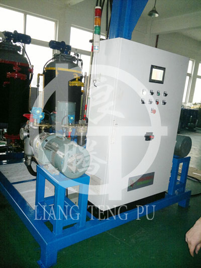 聚氨酯發(fā)泡機(jī)的技術(shù)參數(shù)及空間節(jié)省